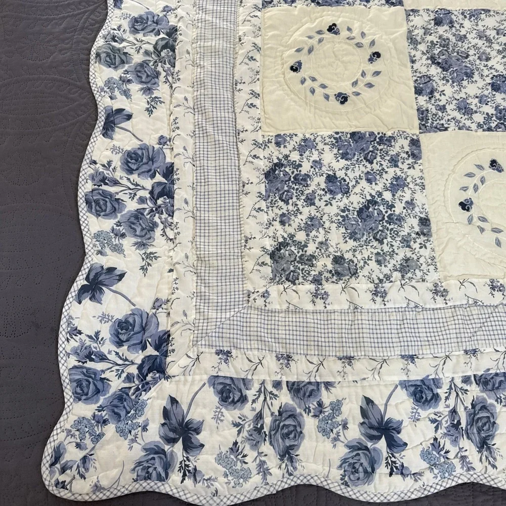 Embroidered Patchwork Quilt Scalloped Edge Lap Baby Blanket Wall Hanging 49x 61